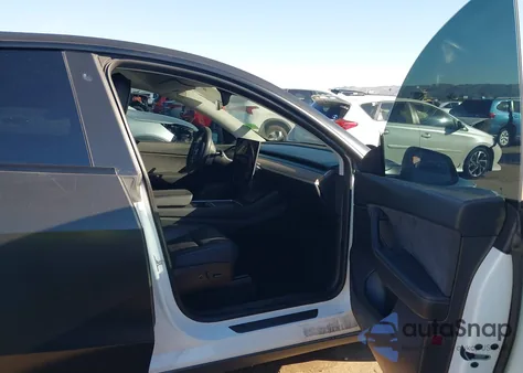 2021 Tesla Model Y Performance Dual Motor All-Wheel Drive/Standard Range Rear-Wheel Drive из США, поврежденный, VIN 5YJYGAED8MF142717